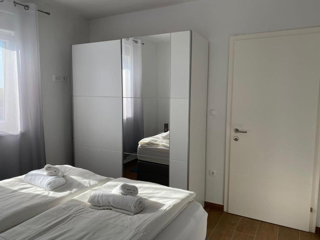 Adria-Appartment-Island-Vir #Sea #Beach #Wifi #Privateparking #Netflix 外观 照片